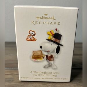 Hallmark NEW 2012 “A Thanksgiving Feast” The PEANUTS Gang Thanksgiving Ornament